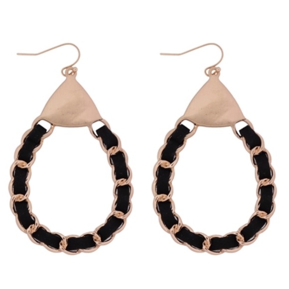 CHANEL LINK CHAIN DROP HOOP EARRINGS - GOLD & BLACK LEATHER - Picture 4 of 5